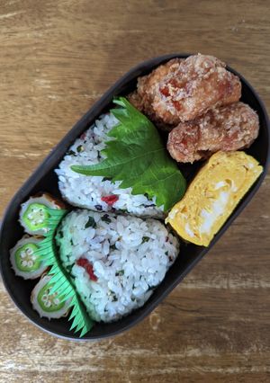 JK☆梅とワカメのおにぎり弁当♪-レシピのメイン写真