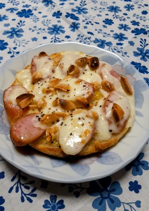 こんがり🥜のせ♪ウインナチーズトースト-レシピのメイン写真