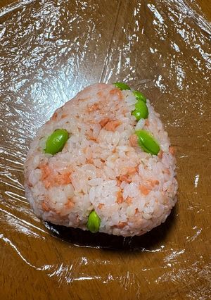 鮭と枝豆おにぎり-レシピのメイン写真