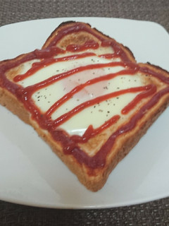 目玉焼きトースト(ケチャップ)-レシピのメイン写真