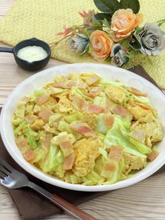 キャベたまベーコンのコンソメカレー炒め-レシピのメイン写真