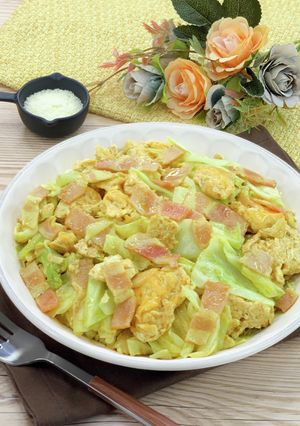 キャベたまベーコンのコンソメカレー炒め-レシピのメイン写真