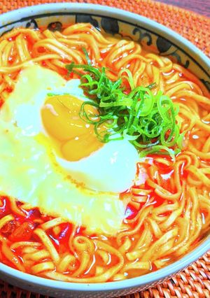チーズ温泉卵のせ辛ラーメン-レシピのメイン写真