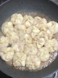 鉄板焼き風!簡単羽根付き☆やみつき小籠包-レシピのメイン写真