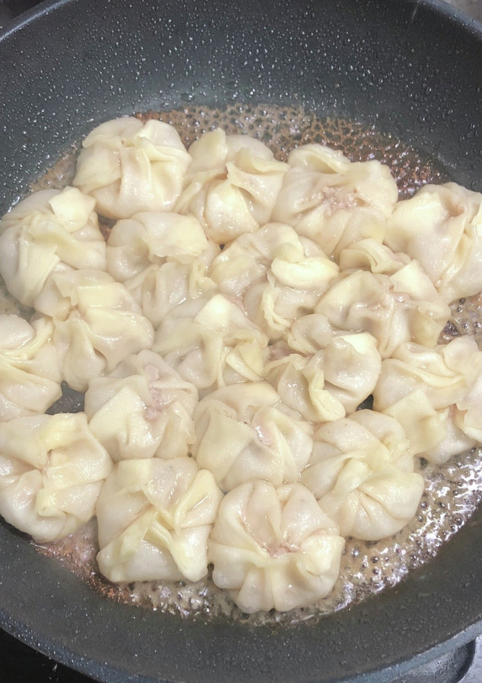 鉄板焼き風！簡単羽根付き☆やみつき小籠包-レシピのメイン写真