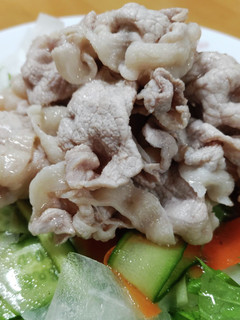 ヒラヒラ野菜のゆで豚サラダ-レシピのメイン写真