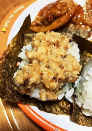 子供ご飯 肉味噌おにぎり-レシピのメイン写真