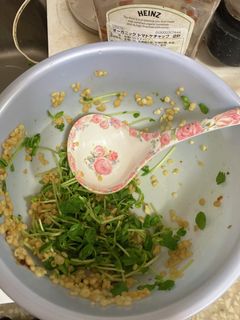 豆苗と天かすの豆板醤オガタ和え-レシピのメイン写真