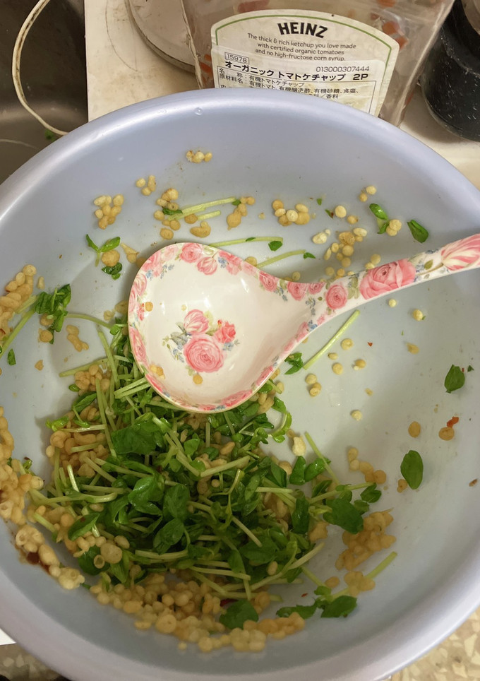 豆苗と天かすの豆板醤オガタ和え-レシピのメイン写真