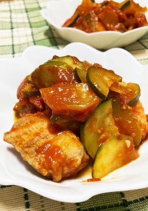 鮭とズッキーニのトマトソース煮込み-レシピのメイン写真