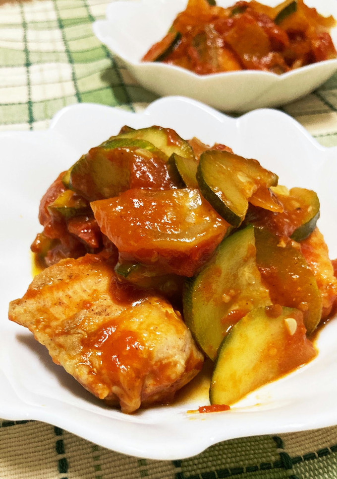 鮭とズッキーニのトマトソース煮込み-レシピのメイン写真