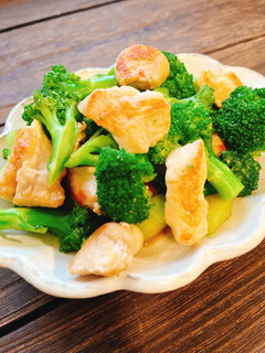簡単ヘルシー♡ブロッコリーと鶏肉の炒め物-レシピのメイン写真