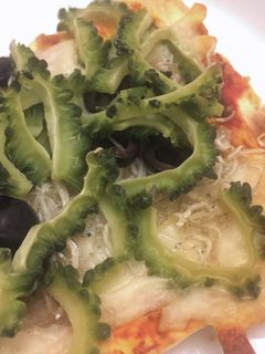 ゴーヤとしらすの湘南夏ピザ-レシピのメイン写真