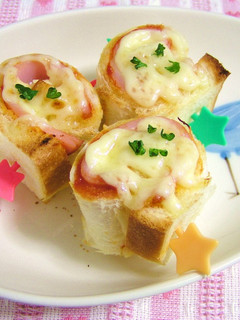 食パンで♥くるくるハムマヨちーずロール-レシピのメイン写真