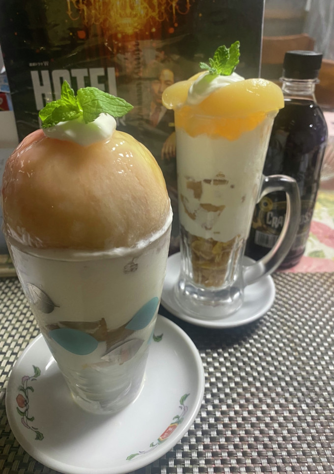 丸ごと白桃パフェと　白桃のパフェ-レシピのメイン写真