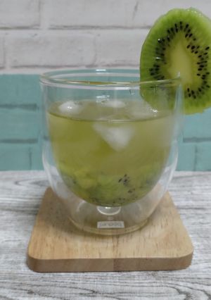 キウイと梅酒の緑茶割り-レシピのメイン写真