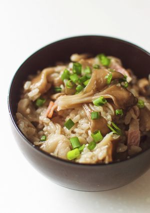 白だしで簡単!きのこベーコン炊き込みご飯-レシピのメイン写真