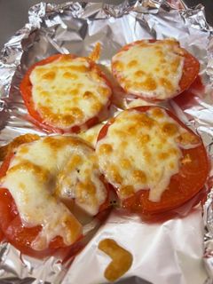 簡単お洒落なおつまみ☆トマトのチーズ焼き-レシピのメイン写真