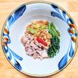 豚こま肉と春菊のピリ辛ニンニク炒め