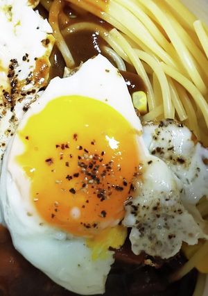 簡単、レトルトカレーパスタ、目玉のせ!-レシピのメイン写真