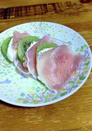 キウイとチーズと生ハム♪-レシピのメイン写真