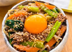 合い挽き肉で♩ワンパンそぼろビビンバ丼-レシピのメイン写真