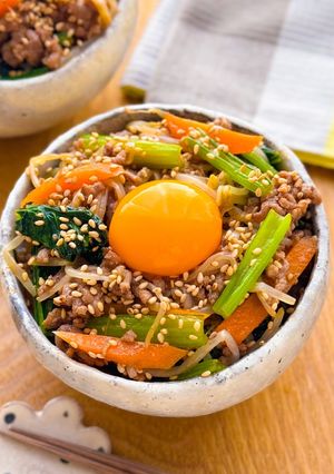 合い挽き肉で♩ワンパンそぼろビビンバ丼-レシピのメイン写真