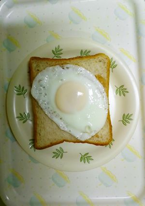 目玉焼きパン-レシピのメイン写真