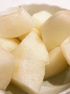 梨やりんごを甘く食べる切り方-レシピのメイン写真