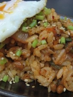 目玉焼きのせダブル納豆チャーハン-レシピのメイン写真