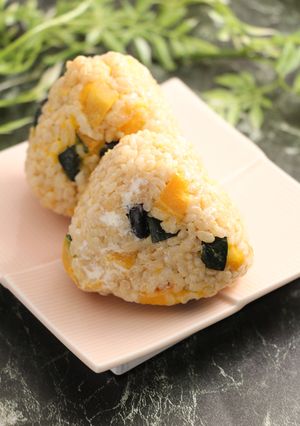 おせちリメイク！黒豆とかぼちゃのおむすび-レシピのメイン写真