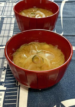 玉ねぎとみょうがのお味噌汁-レシピのメイン写真