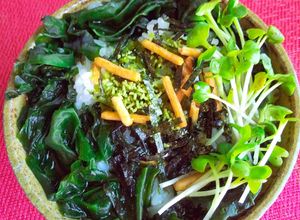 いつものお茶漬けにわかめとかいわれ大根-レシピのメイン写真