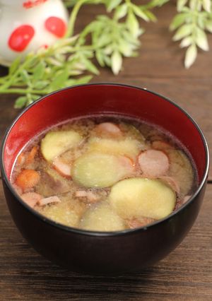 簡単!茄子とシャウエッセンのお味噌汁-レシピのメイン写真
