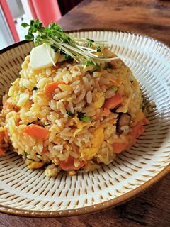 炊き込みご飯の鮭バタチャーハン-レシピのメイン写真