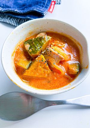 簡単ヘルシー！鶏とカボチャのトマト豆乳煮-レシピのメイン写真
