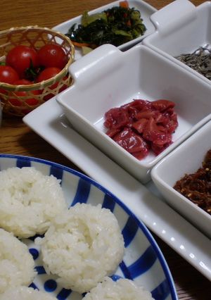 休日のブランチに　ミニミニおにぎり-レシピのメイン写真