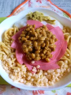 醤油うどん風冷やしうどん79ビアソ納豆4-レシピのメイン写真