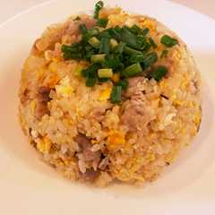 รูปของ 塩豚を使ったネギ炒飯