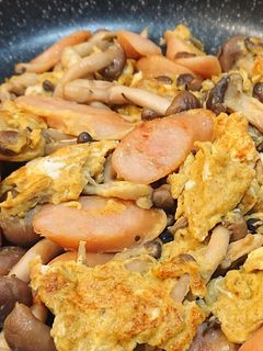 カレー粉だけ★しめじとウインナーの卵炒め-レシピのメイン写真