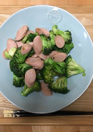 魚肉ソーセージとブロッコリーのクミン炒め-レシピのメイン写真