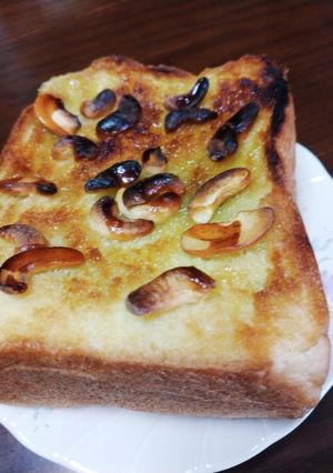 ピスタチオベースの厚切りトースト-レシピのメイン写真