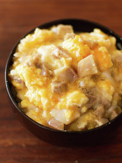 簡単!卵チーズベーコンでカルボナーラ丼-レシピのメイン写真