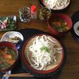 野菜たっぷりの白モツ入りつけうどん