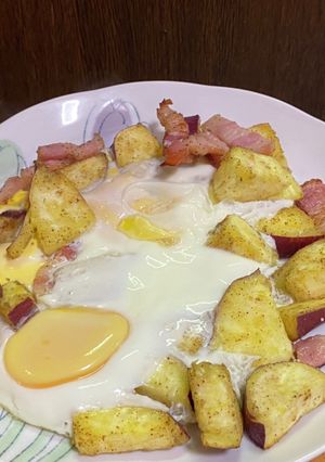 サツマイモでベーコンエッグ-レシピのメイン写真