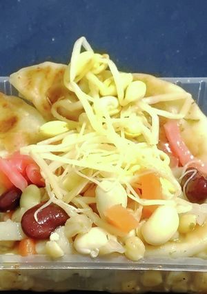 “豆サラダ紅生姜オンザぎょうざ”-レシピのメイン写真