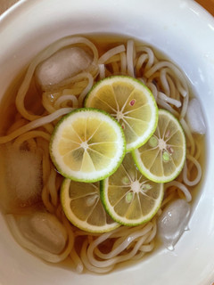 茅乃舎だしつゆで超簡単!かぼすうどん-レシピのメイン写真