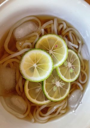 茅乃舎だしつゆで超簡単!かぼすうどん-レシピのメイン写真