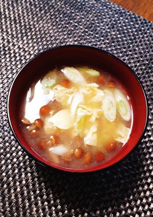 卵がふわふわ♡なめこと長ねぎのお味噌汁-レシピのメイン写真