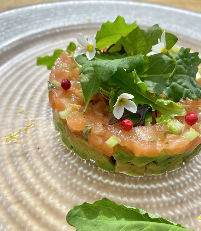 アボカドタルタル Mctオイルとサーモンアボカドのタルタル by パクペル 【クックパッド